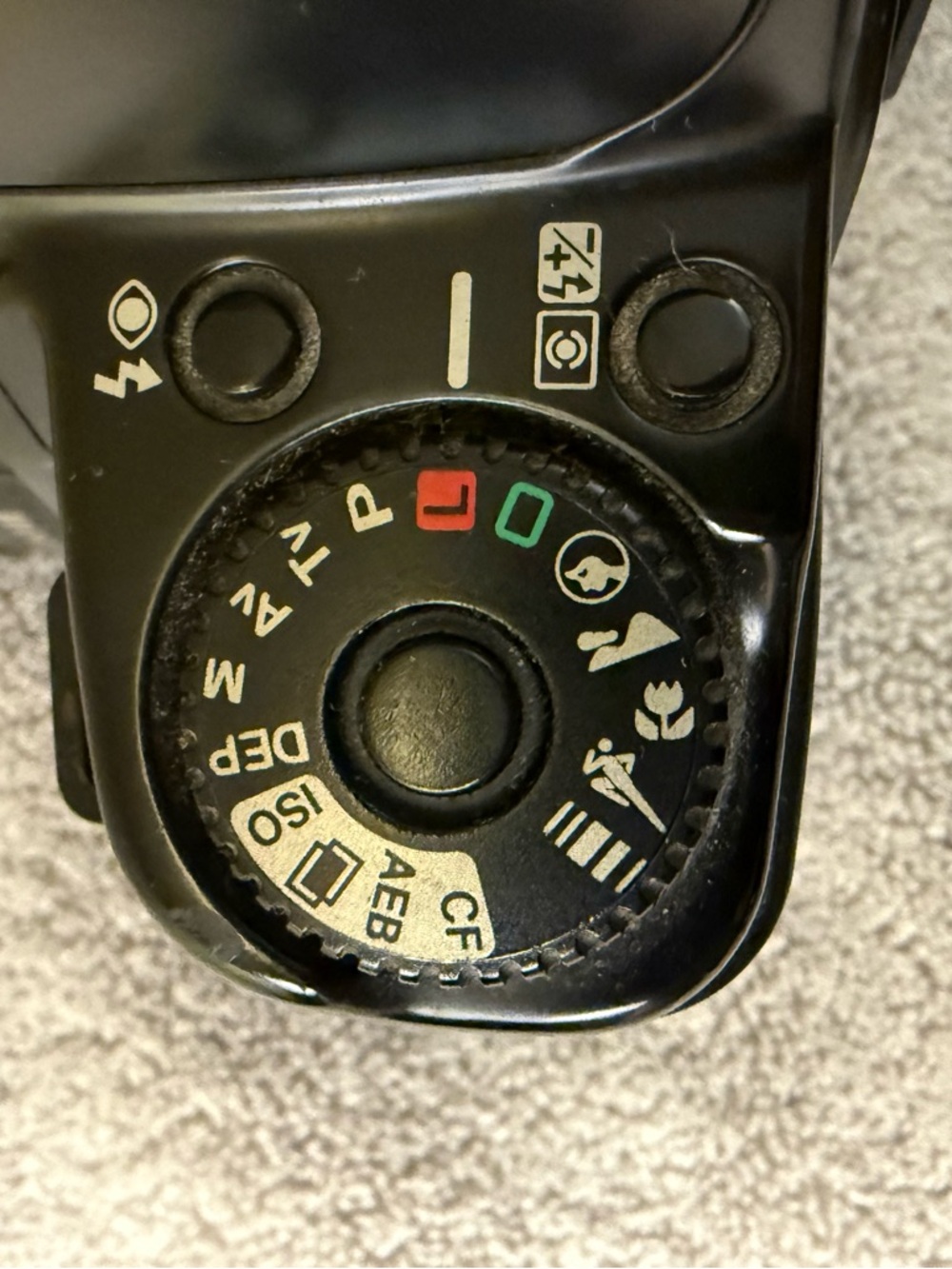 Canon EOS Elan 35-80mm Camera in Black - Picture 4 of 11